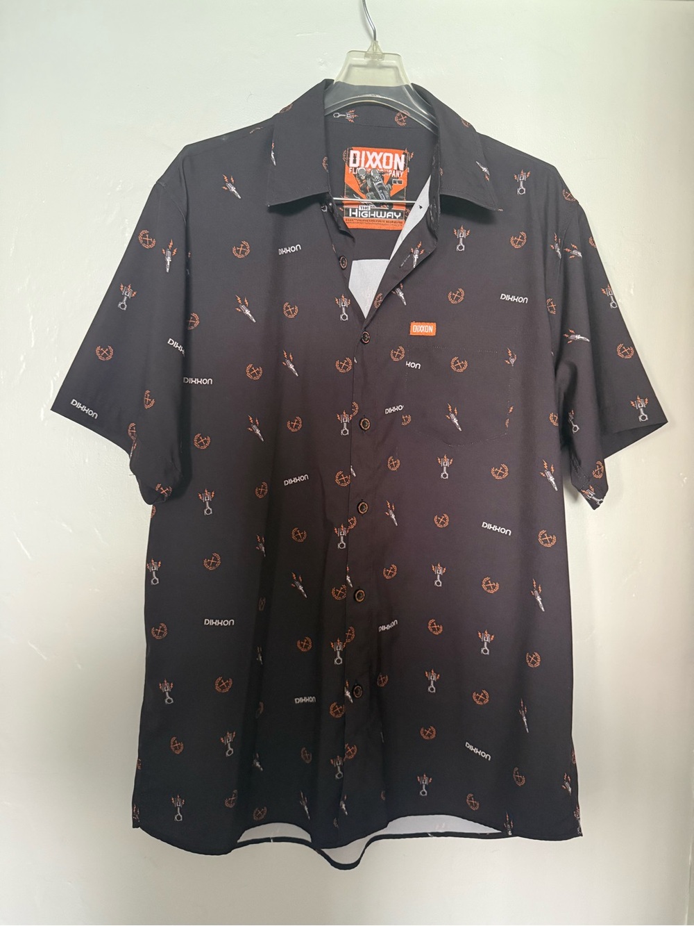 DIXXON Black Short-Sleeve Button-Down Shirt with Orange Accent Print B2